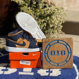 Nike Air Jordan 1 Mid SE GS Size 5.5 Youth / 7 Women BQ6931-401